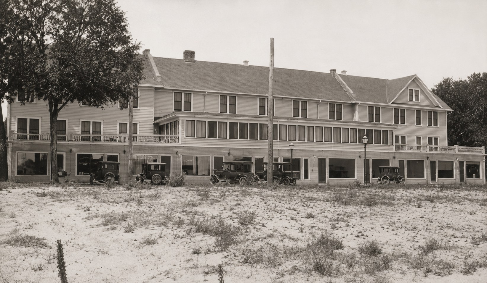AI illustration of the Hotel Inverness on a corner, street view, 1926